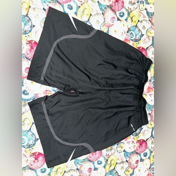 Nike Men’s Black Football Basketball Dri-Fit Athletic Workout Bottoms Shorts - Picture 2 of 7